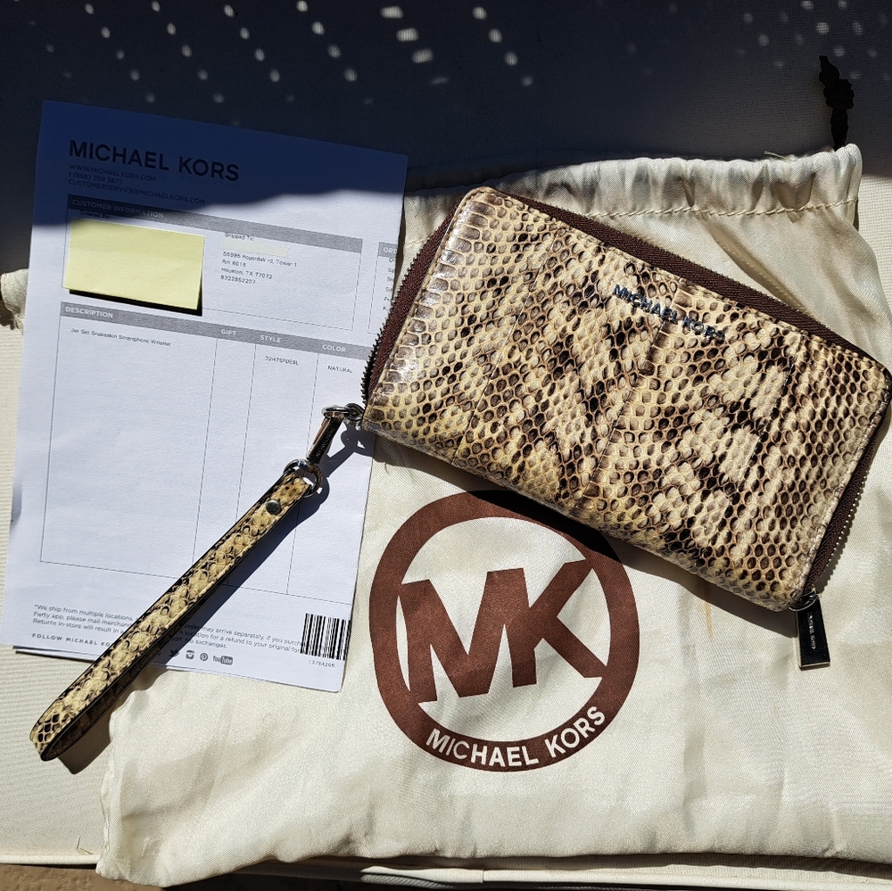 Jet set snakeskin smartphone wrestlet